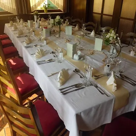 Restaurant Zum Schwan Otel 4*